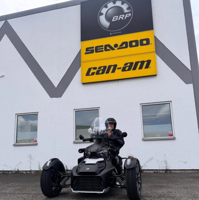 Här hämtade man ut en nyinkommen Can-Am Ryker Rally som vi han ha på annons ett par timmar! Just nu har vi Ryker Rally, F3 Limited och nya Canyon hemma. Vart välkomna in och testa erat nya åk. #brp #canamonroad #canam #motorcykel